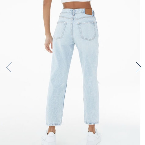 Light Wash Mom Jeans - Picture 10 of 11